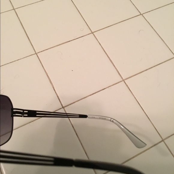 Men Guess Sunglasses - Picture 4 of 5
